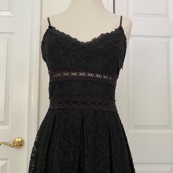 ✨ HOST PICK ✨ NSR Sleeveless Lace Midi Dress Black - S - NWT - peekaboo midriff - Picture 6 of 14